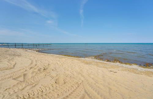 Walk to Beach Access! Chic Port Austin Studio - Foto 26