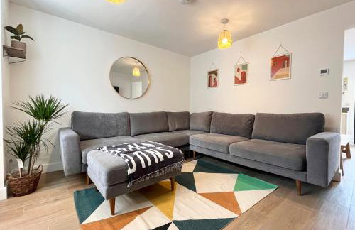 Exceptional 3 bedroom home in Penzance~New~Seaside - Photo 2