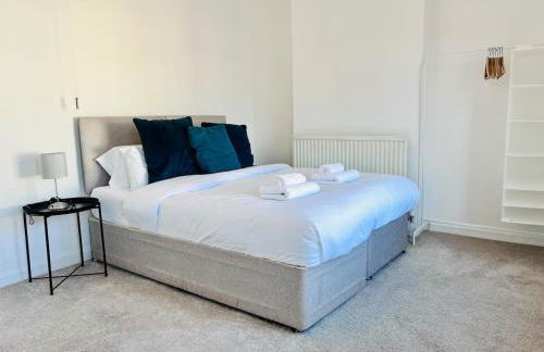 Charming End of Terrace Home with Garden - Foto 7