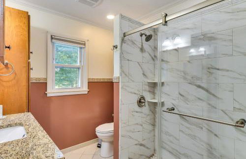 Spacious Fanwood Home with Decks, Walk to Park! - Foto 13