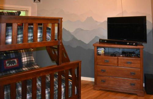 2 Mi to Skiing! Wooded Beech Mtn Retreat with Decks - Foto 54