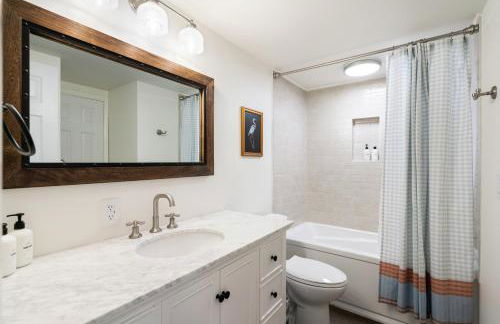 Quiet and Cozy Lakefront Home Near Mt Boyne - Foto 13