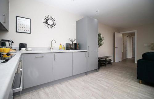 Elegant 2BR w/ Pool Table in Prime Location - Foto 28