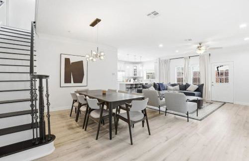 O18B Spacious 3BR Home Sleeps 10 With 2 Living Areas - Foto 9