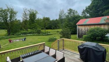 3,000 Sq Ft Historic Colonial Minutes from Okemo with Direct VAST Trail Access - Foto 5