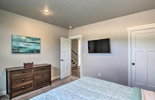 Lake-View Escape with Private Beach Resort Access! - Photo 22