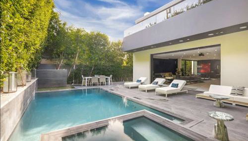 NEW Modern Oasis off Melrose - Rooftop - Pool - Photo 2