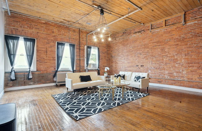 Queen G Investments 1 Bedroom Apts by RedAwning - Foto 23