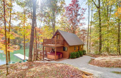 Hocking Hills Lake Gem with Hot Tub, Dock, 100 Acres - Foto 2