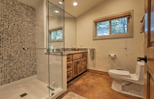 Blanco Riverfront Historic Home, 3 Mi to Downtown! - Foto 14