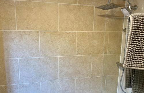 Comfy Chippenham Double Ensuite Home with Large Garden with Parking x 4 - Foto 47