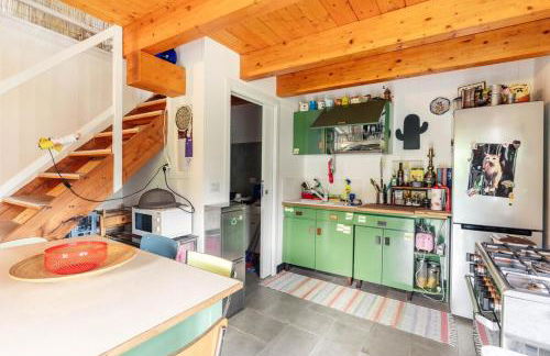 8 beds- surrounded by greenery with parking - Foto 28