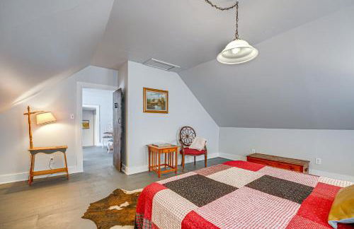 Spacious Vintage Gem with Sunroom in Manistee! - Foto 27