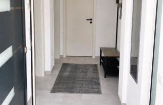 STN Business Suite - Ferienwohnung mit Parkplatz & Balkon, Terrasse & Fußbodenheizung, Netflix Premium, Zentral zu Audi & Schwarz Gruppe - Foto 8