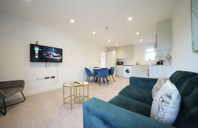 Heathrow Charge and Go - Photo 78