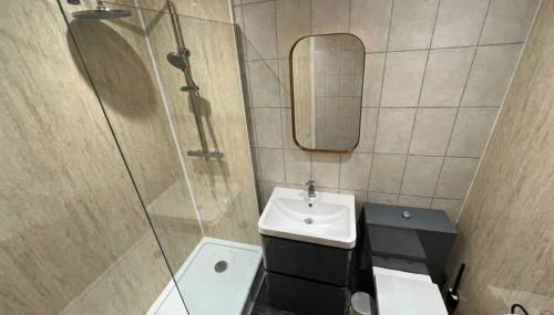 City Centre - Sleeps 6 - Bars, Parking & Netflix - Foto 5, Shower