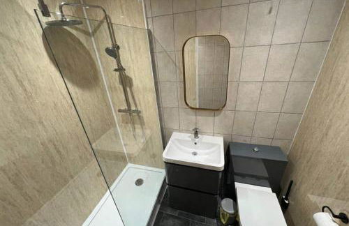 City Centre - Sleeps 6 - Bars, Parking & Netflix - Foto 5