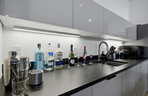 4BR Urban Oasis with Rooftop and Jacuzzi - Foto 39