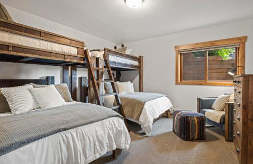 Teton Melody by KABINO Partial Air Conditioning Hot Tub FirePit Foosball Telescope Games WiFi Grill Mtn Views - Foto 37