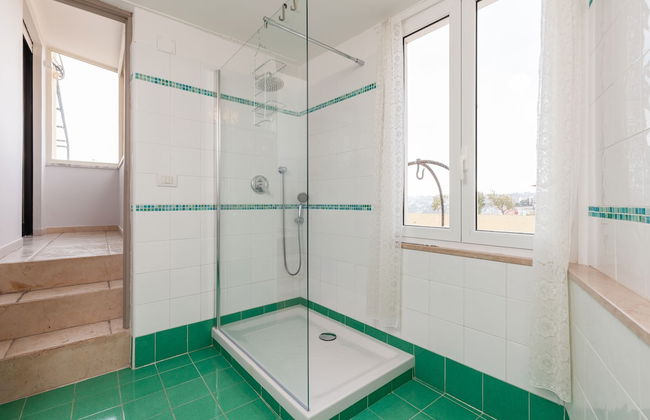 Bright Rooftop by Napoliapartments - Foto 16