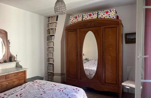 Appartement de charme avec vue sur le Canal Saint-Martin - Photo 8