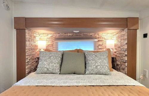 1 Large Bedroom Outdoor Patio - Photo 3