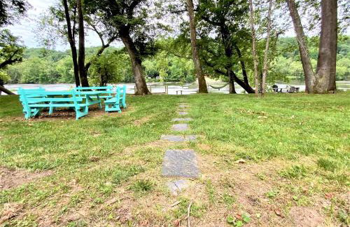 Barney's Retreat- Rustic cabin on the river! - Foto 4