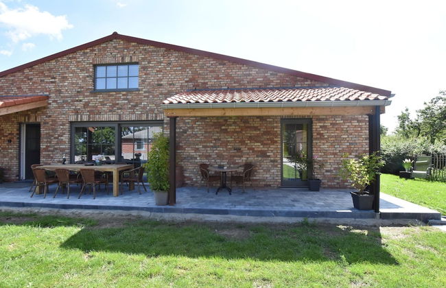 Tasteful Holiday Home in Sijsele-brugge With Garden - Photo 1