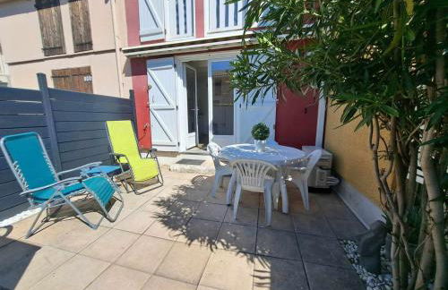 Charmante maison 2 pièces cabine 6 personnes, proche mer et étang, terrasse avec BBQ - FR-1-326-752 - Foto 1