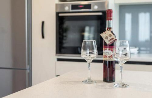 Azure Escape SEA VIEW Apartment - Photo 20