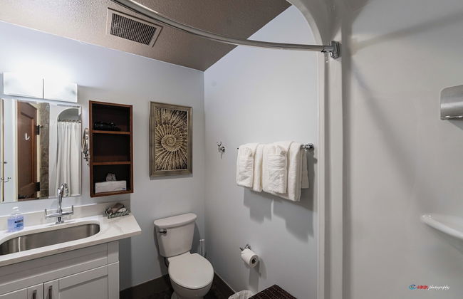 Solara Hotel room with Pool-Hot tub-Gym - Photo 8