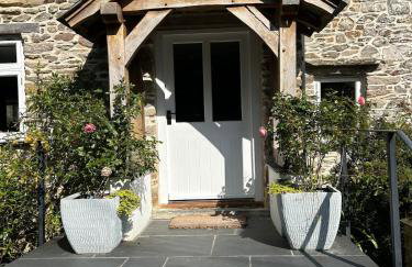 Luxury Farmhouse Retreat with Private Hot Tub & EV - Foto 12