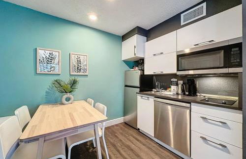 Two bed condo in Parkway Palms Resort condo - Foto 5