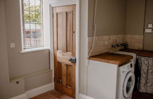 Manor Estate - Two Accommodation Wings - Sleeps 14 - Foto 43