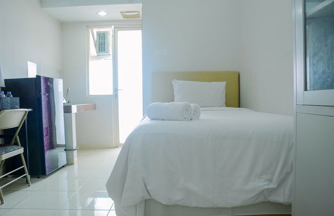 Cozy Studio Apartment at Margonda Residence 4 - Photo 2