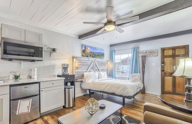 1BD Cozy Suiterestaurants & Hiking!dogs Welcome - Photo 2