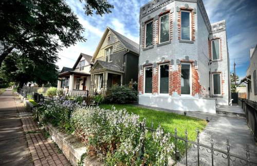 UPTOWN CASTLE - CITY VIEWS - THEATER & CONVENTION DISTRICT! - Foto 2