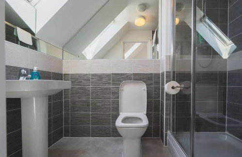 Comfortable 3 Bedroom Home w Garden and Parking - Foto 9