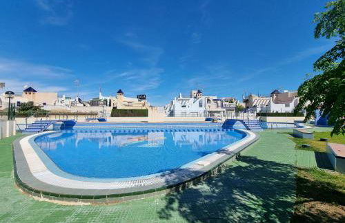 Charming Upper Bungalow with Terrace and Communal Pool in Torrevieja - Foto 19