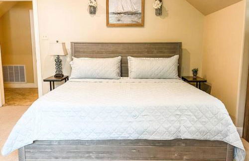 Pet Friendly Tranquil Cottage with Fire-Pit & Hot Tub Minutes to BEACHES - Foto 21