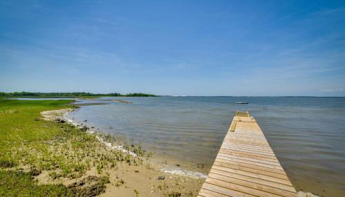 Fifties Beaufort Home with Patio, On Newport River! - Foto 2
