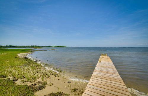 Fifties Beaufort Home with Patio, On Newport River! - Foto 2