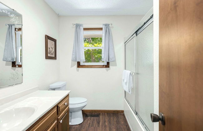 Boondock Bliss - Lakefront, Private Dock Sleeps 15! - Photo 20