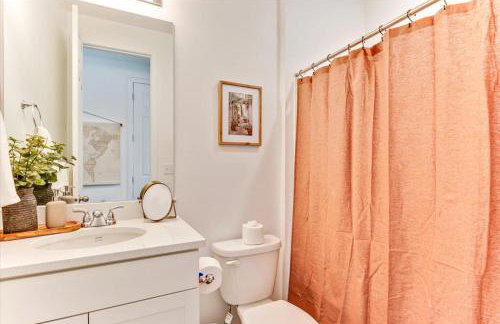 Modern 4BR Home Rooftop Patio Mountain Views - Foto 30