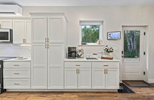 Modern Gem on 15 Acres, 5 Mi to Old Orchard Beach! - Foto 10