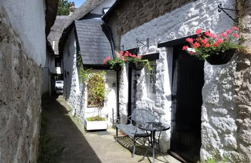 Fox Hat Cottage - Photo 1