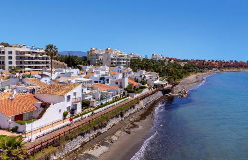 First Row Beach Villa - Photo 38