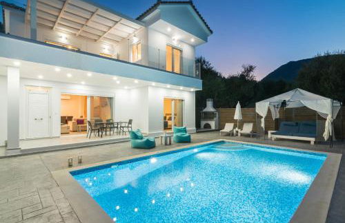 Maridenia Villa - Family Escape with Private Pool, by ZanteWize - Foto 1