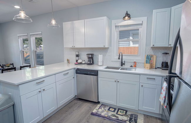 Delightfully Renovated 4 Br/2 BA Near DT Riverwalk - Foto 10