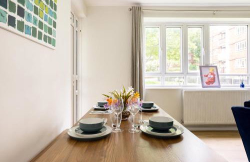 PenthouseStays Wimbledon - Chic 2 Bedroom King Bed Apartment with Balcony - 2 mins from Wimbledon Tennis Club and Museum - AELTC - Foto 10
